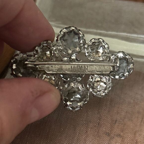 Vintage Elegant Silver Crystal Cluster Brooch Japan - Picture 4 of 4